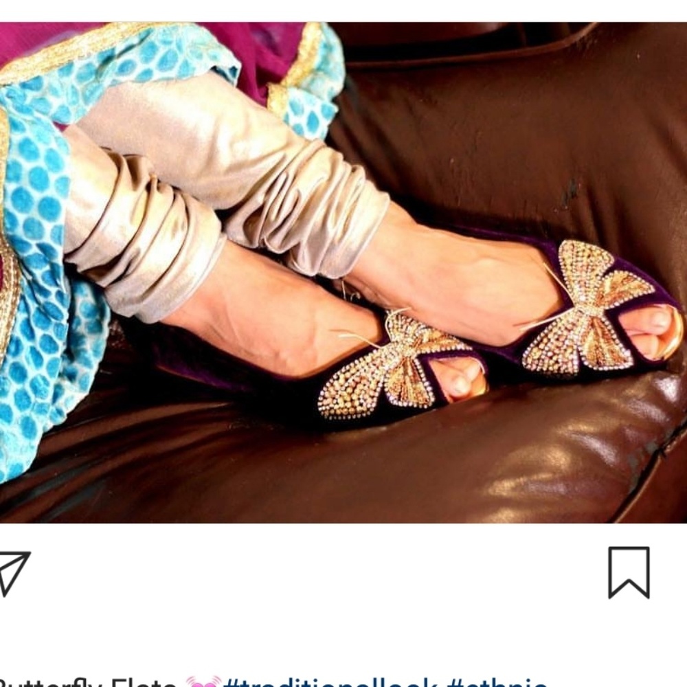Gorgeous👌👌Hand embroidered purple peep toe flats